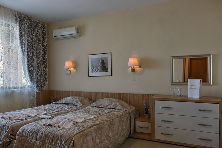 Room 5 of 27