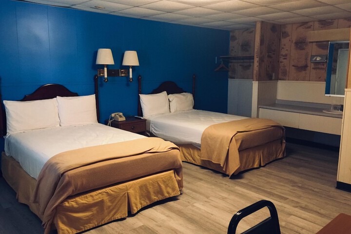 Room 12 of 19