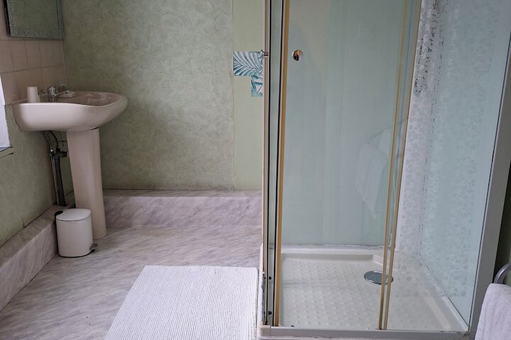 Room 3 of 6