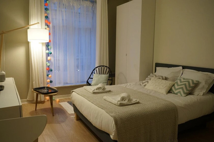 Room 4 of 12