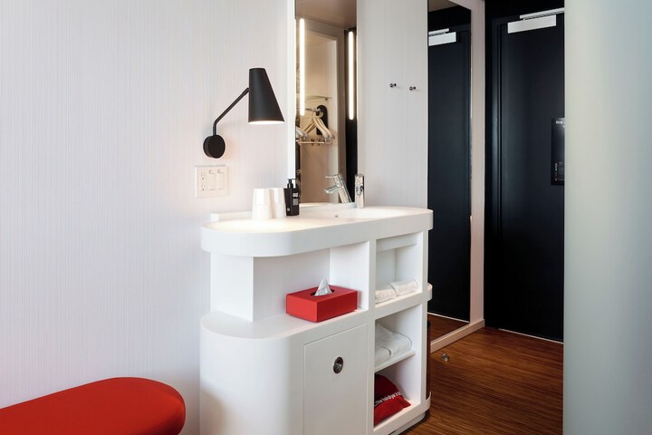 Room 17 of 54