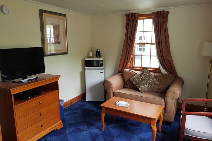 Basic 2 Queen Beds River View (12 of 17)