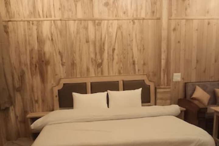 Room 13 of 21