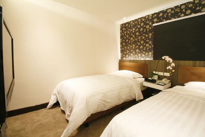 Room 9 of 65