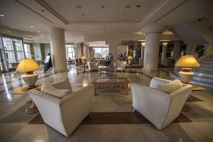 Entrance & Lobby