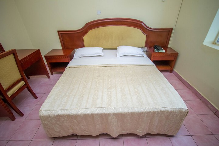 Room 9 of 48