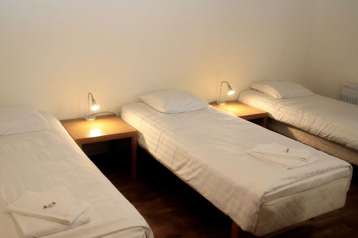 Room 16 of 100