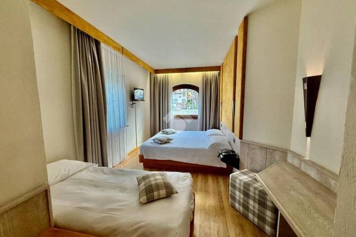 Room 14 of 37