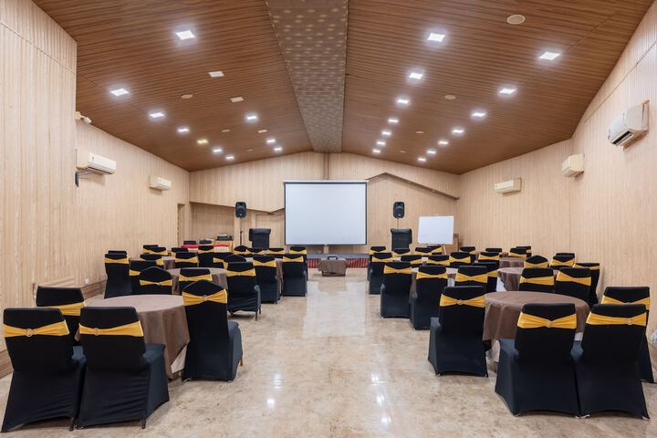 Ballroom/Hall 29 of 39