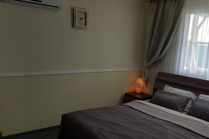Room 17 of 28