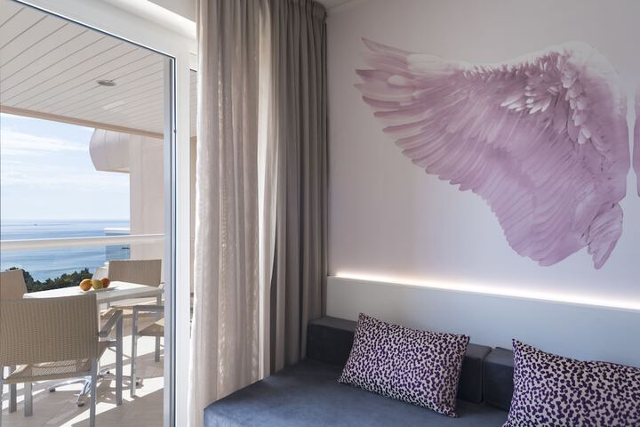 Room 10 of 82