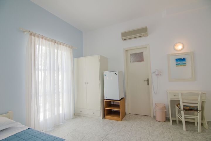 Room 14 of 33