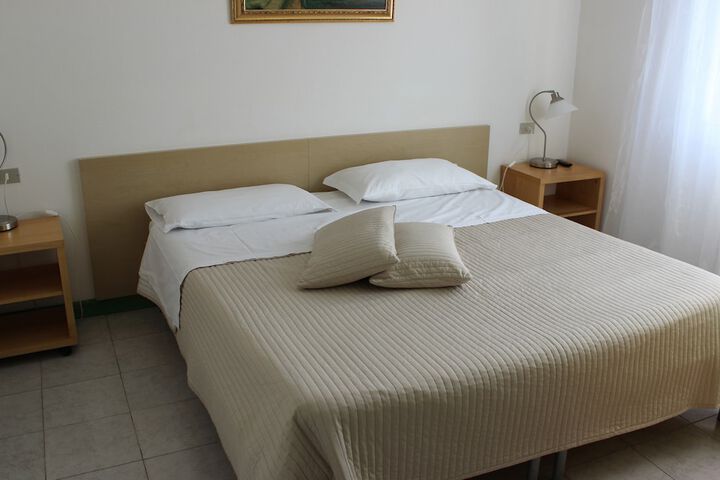 Room 6 of 37