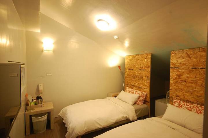 Room 32 of 82