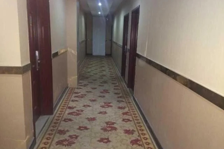 Room 9 of 11