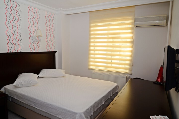 Room 6 of 22