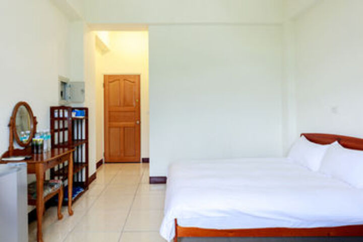 Room 5 of 18