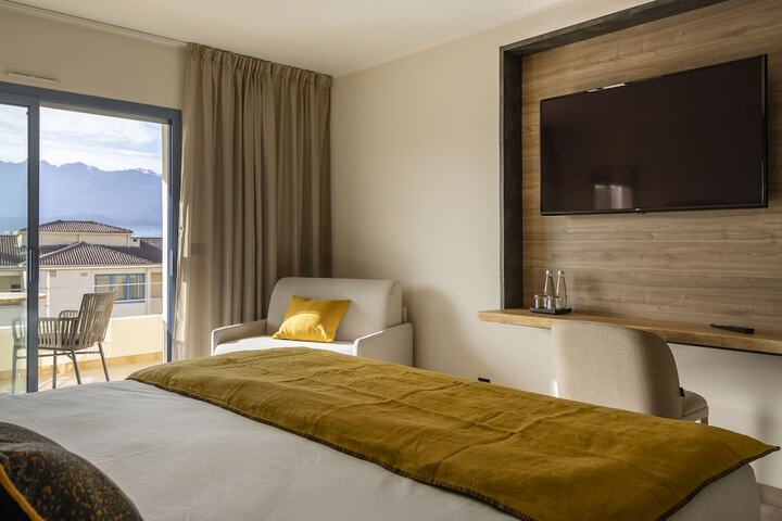 Room 10 of 84