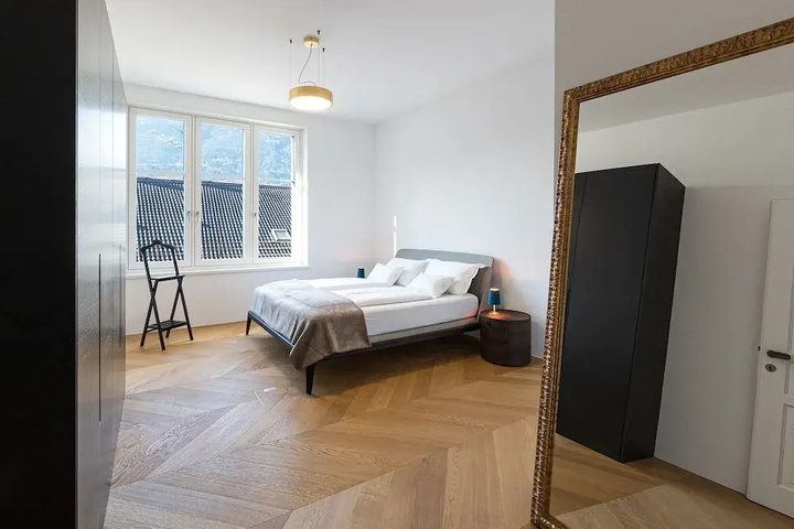 Room 2 of 8