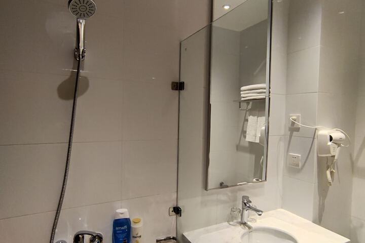 Room 105 of 149