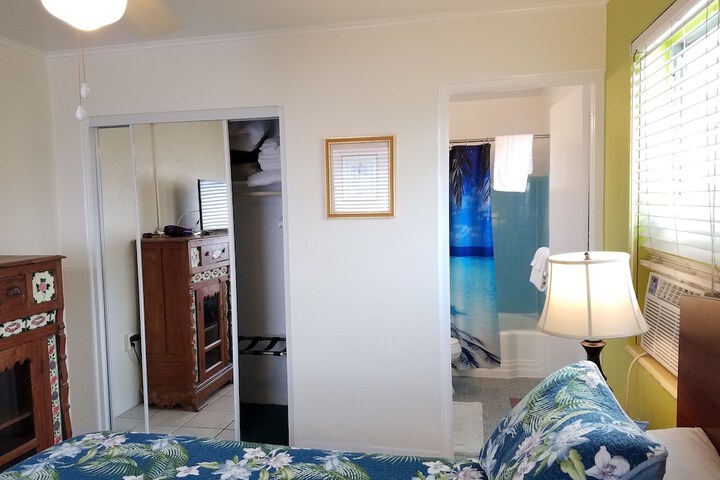 Room 185 of 218