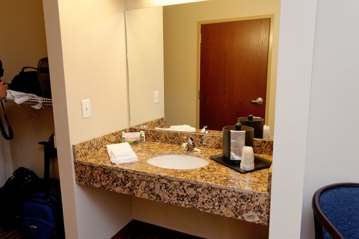 2 Queen Guest Room (10 of 11)