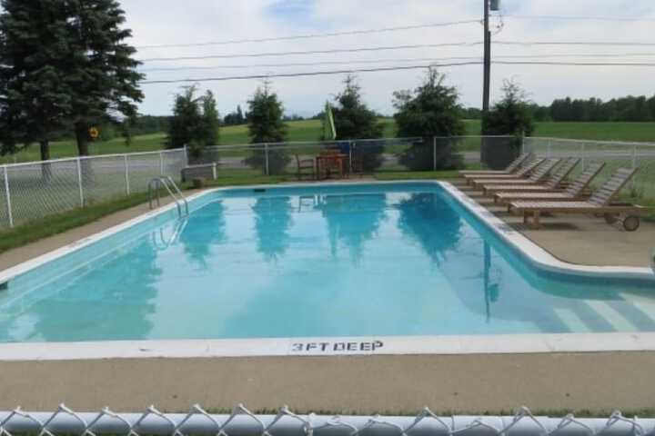 Pool 17 of 28