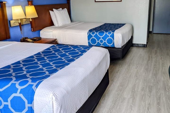 2 Double Beds (2 of 6)
