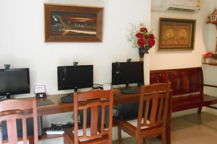 Business Center 27 of 37