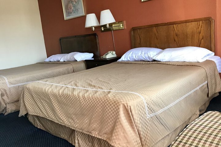 1 Queen Bed (19 of 19)