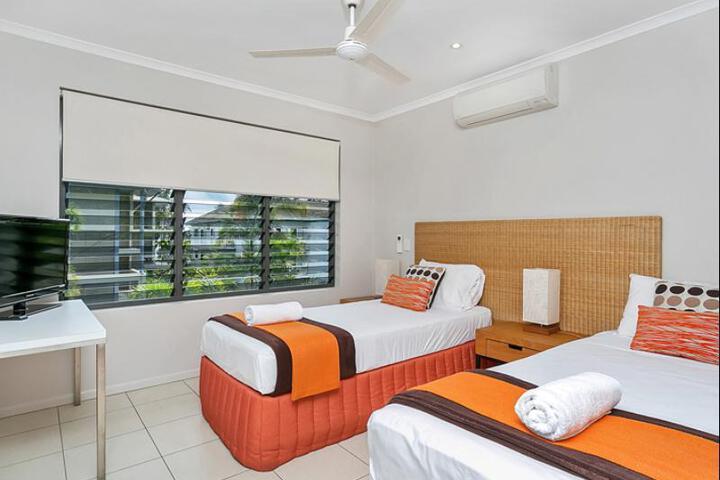 Room 3 of 7