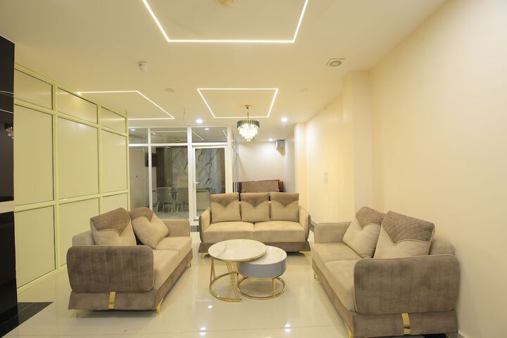 Room 11 of 24