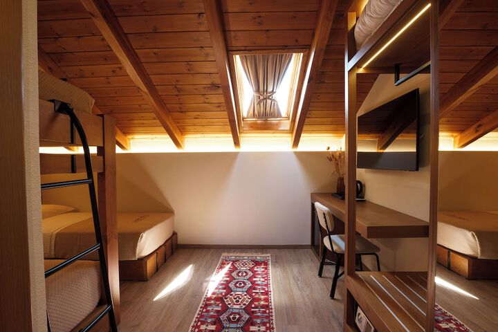 Room 2 of 124