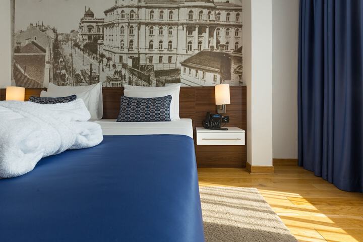 Room 9 of 36