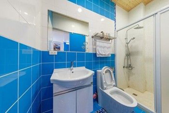 Room 4 of 28
