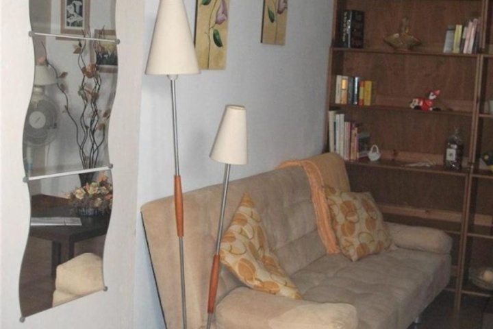 Room 4 of 8