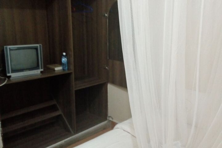 Room 9 of 37