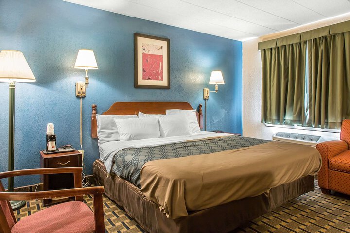 1 King Bed (6 of 6)