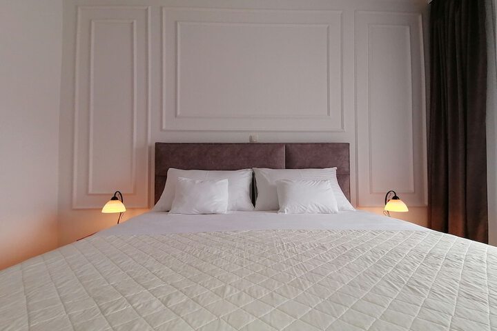 Room 28 of 102