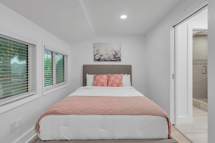 Room 52 of 191