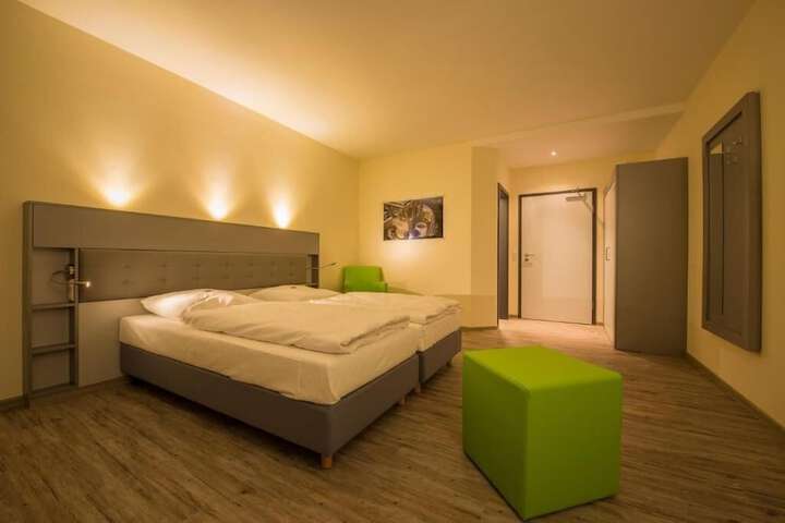 Room 2 of 25