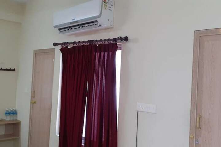 Room 8 of 21
