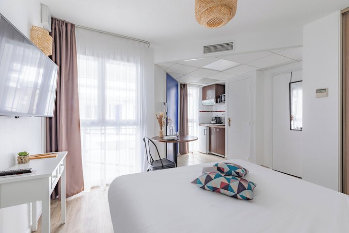 Room 3 of 42