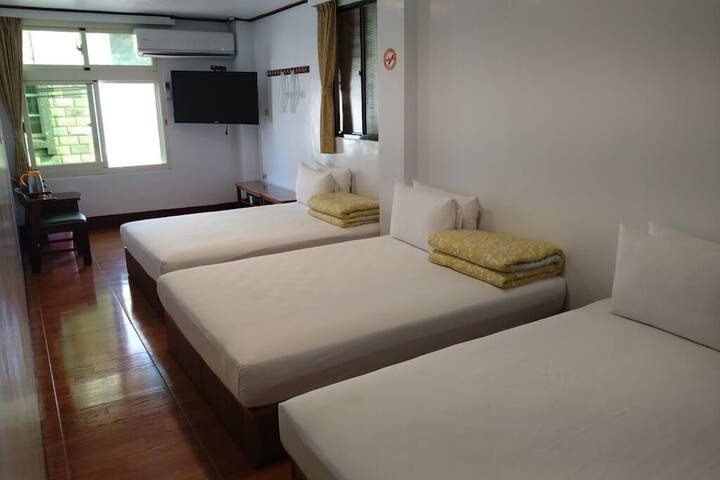 Room 9 of 42
