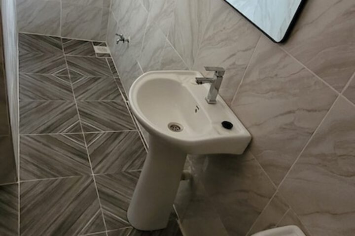 Room 8 of 18