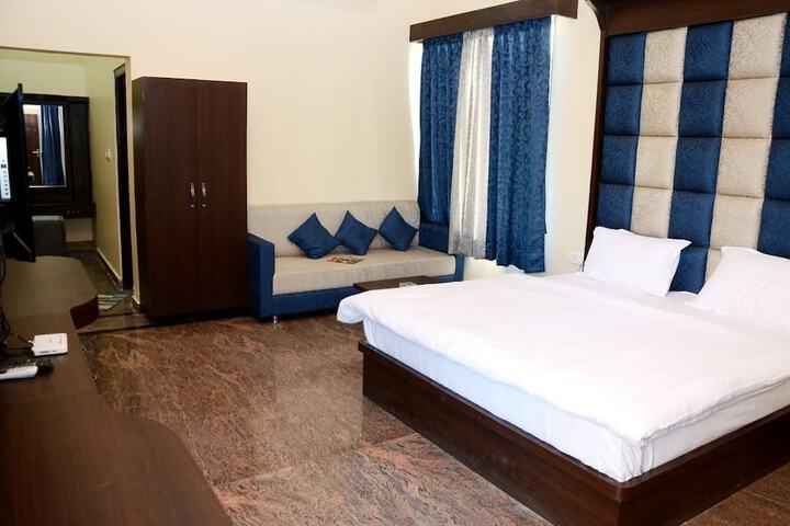 Room 6 of 60