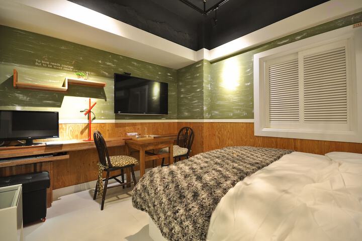 Room 13 of 68