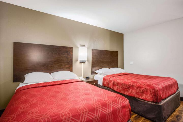 2 Double Beds (6 of 8)