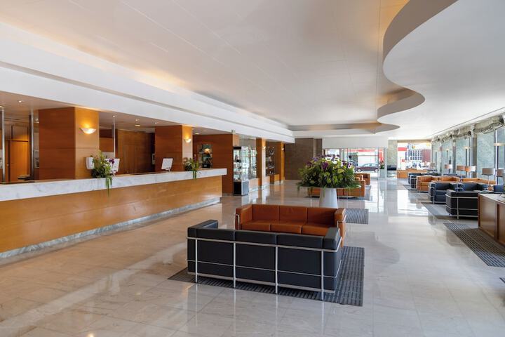 Entrance & Lobby