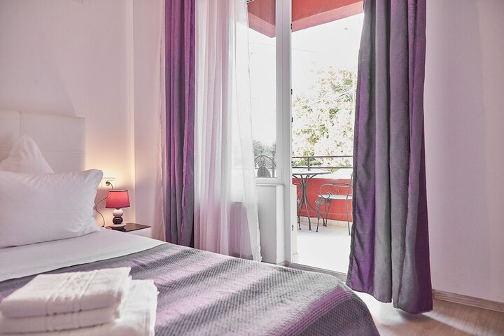Room 28 of 230